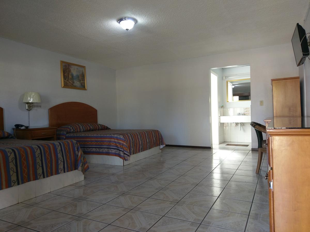 Hotel Del Camino Cuauhtémoc المظهر الخارجي الصورة